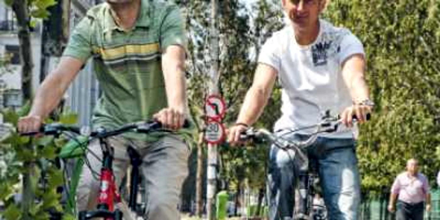 Pedalaţi, băieţi, pedalaţi!