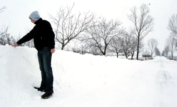 În unele locuri nămeţii depăşesc un metru