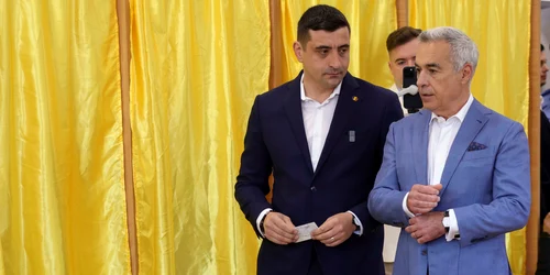 George Simion și Calin Georgescu votează în Mogoșoaia, Ilfov. FOTO Inquam Photos / Octav Ganea