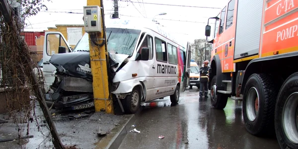 Microbuz cu pasageri implicat în accident la Constanţa Foto S.I.