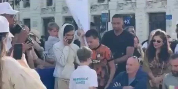 Luca Protopopescu, în vârstă de doar 9 ani, stabilit în Marsilia, a participat recent la 12 partide simultane de şah  video X mp4 thumbnail png