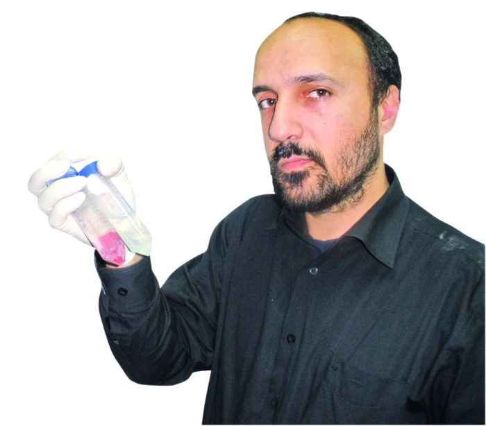 Radu Silaghi Dumitrescu e profesor la Universitatea Babeş-Bolyai şi a început să caute diverse formule în laborator încă din 2005