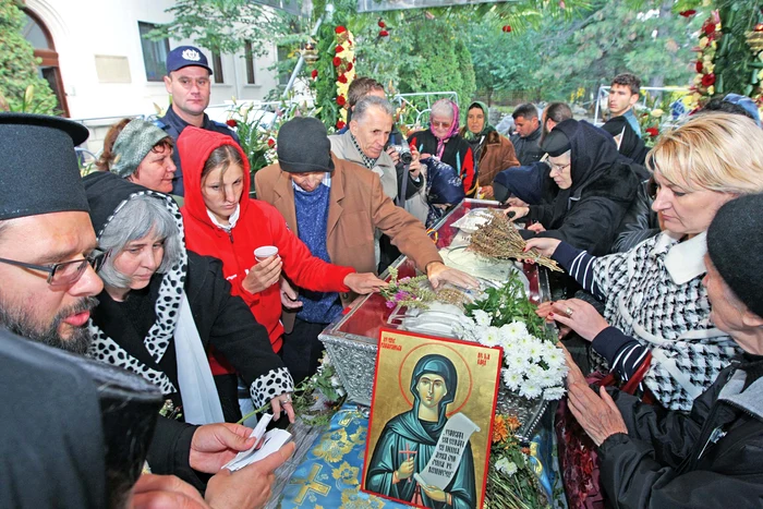 
    Sărbătorile de la Iaşi vor dura11 zile şi vor cuprinde, pe lângă pelerinaj, concerte şi târgurifoto: click!  