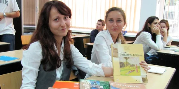 Liceenii vor beneficia în continuare de sprijinul financiar foto: Mădălin Sofronie
