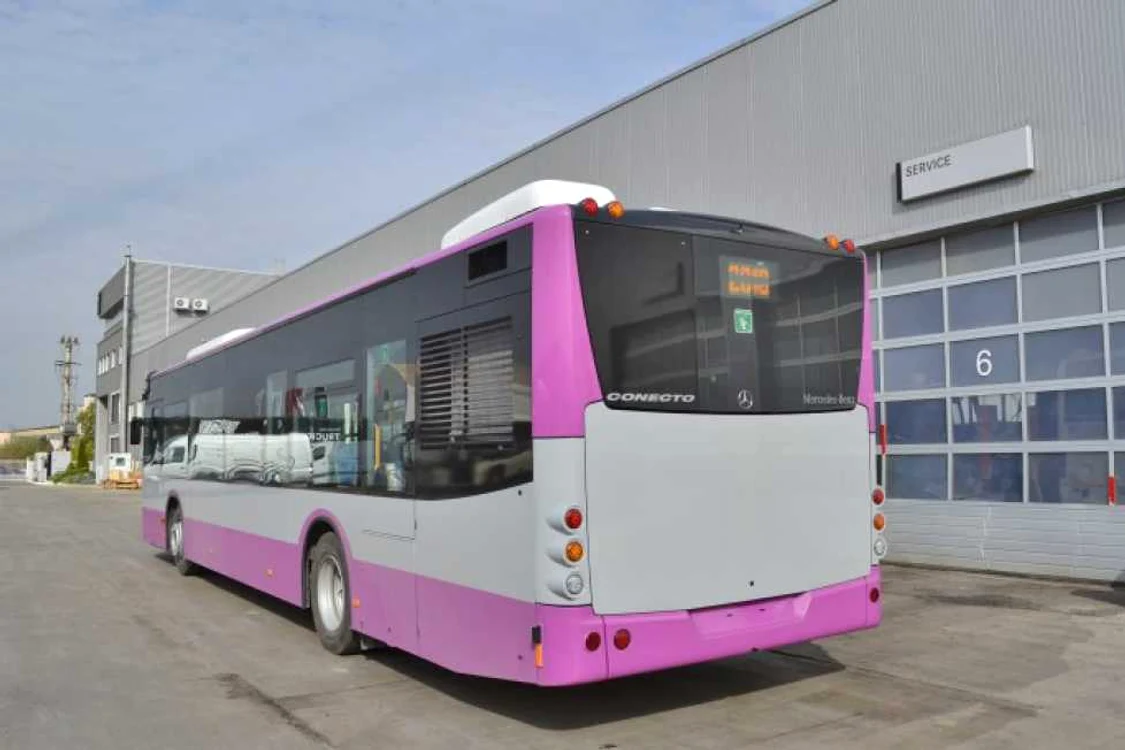 Compania de Transport Public Cluj va introduce în circulaţie încă 60 de autobuze Mercedes Conecto, pe lângă cele 15 aflate deja în  exploatare. FOTO: Victor Silaghi