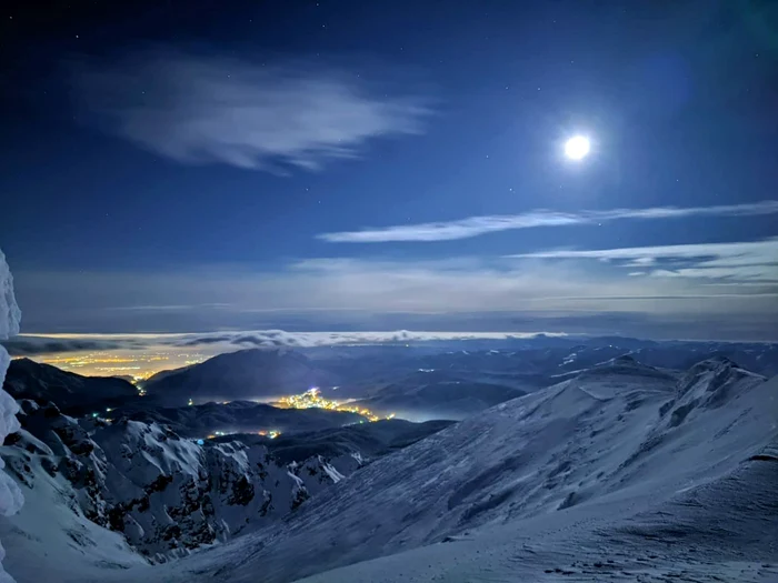 Valea Prahovei vazută de la staţia meteo Vf.Omu