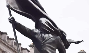 sculptura noua Bansky in Londra FOTO X jpg