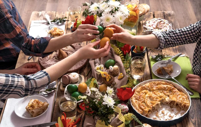 Cum să te comporți „ca la carte” la masa de Paște / foto: Freepik.com