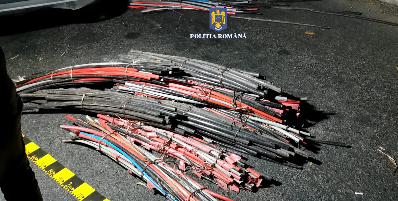 Materiale din cupru furate de pe platforma combinatului siderurgic FOTO: IPJ Galați 