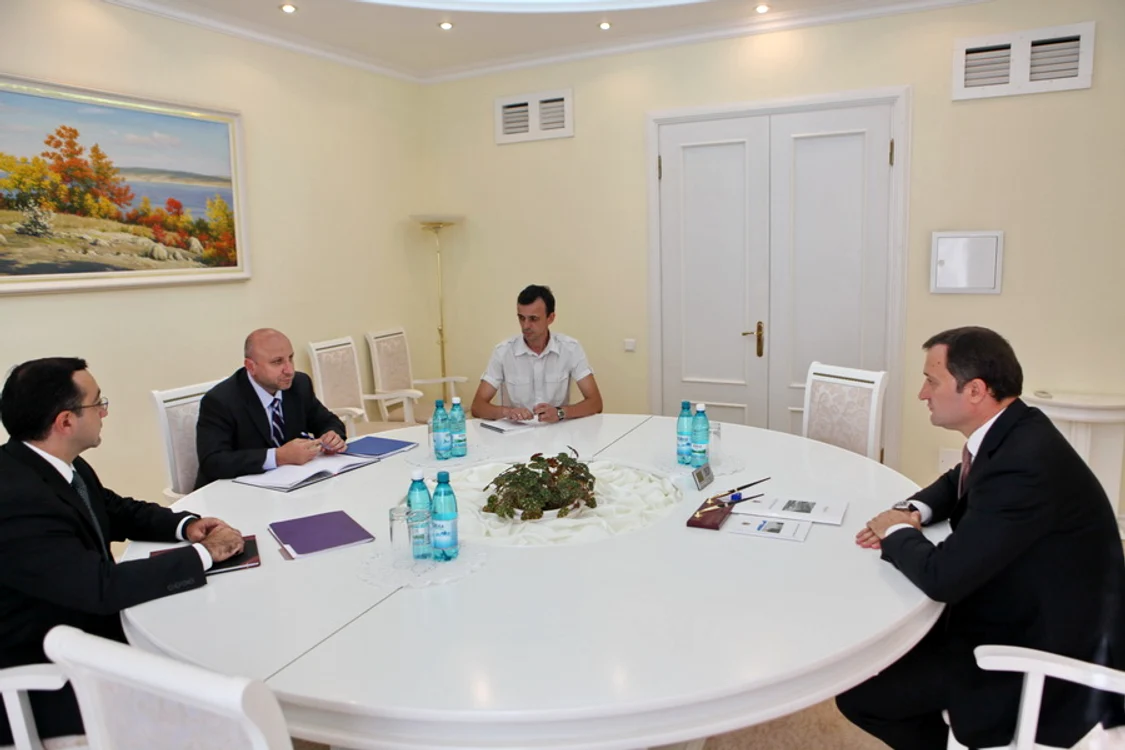 Premierul Vlad Filat este mai optimist decât reprezentanţii FMI