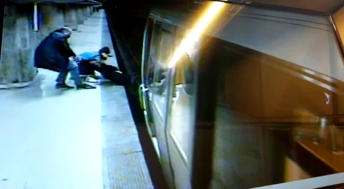 Captură video de la incidentul petrecut în staţia de metrou Dristor