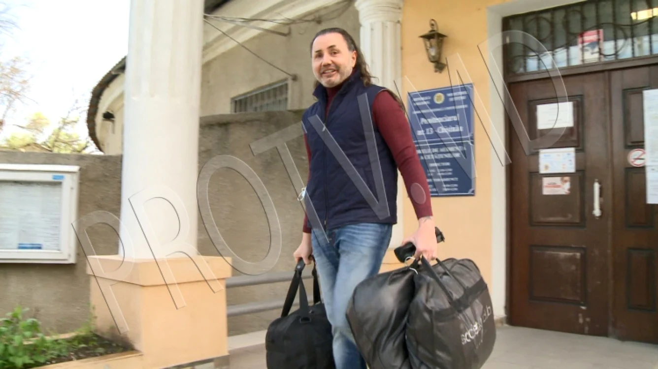 Momentul în care Cristian Rizea a fost eliberat din Penitenciarul din Chişinău, după ce a expirat termenul în care putea fi extrădat în România