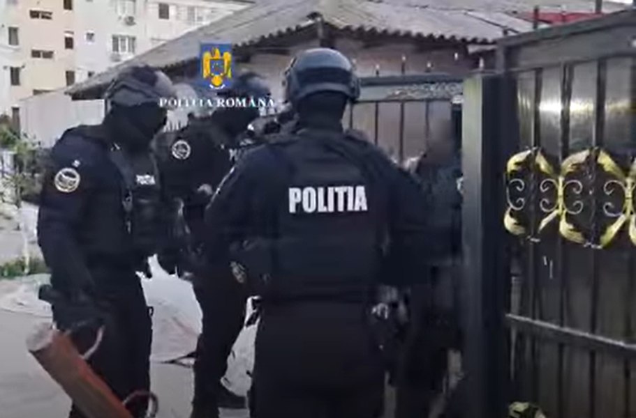 Peste 30 de percheziții în patru județe și în București, într-un dosar de proxenetism: 10 persoane cercetate