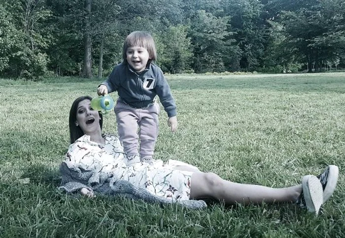 Vlad nu a fost deranjat de mama sa atunci când l-a apucat somnul chiar înainte de intrarea la dentistFoto: arhivă personală