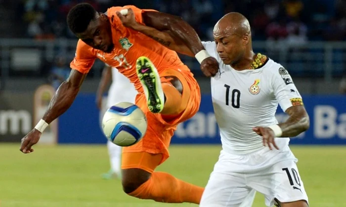 Duel între un ivorian şi un ghanez. FOTO AFP/getty Images