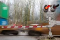 bariera trecere nivel cale ferata tren marfar shutterstock 357585068 jpg