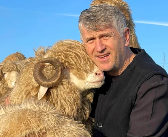 Cristian Pomohaci este acuzat că ține slujbe ilegale FOTO arhiva personală