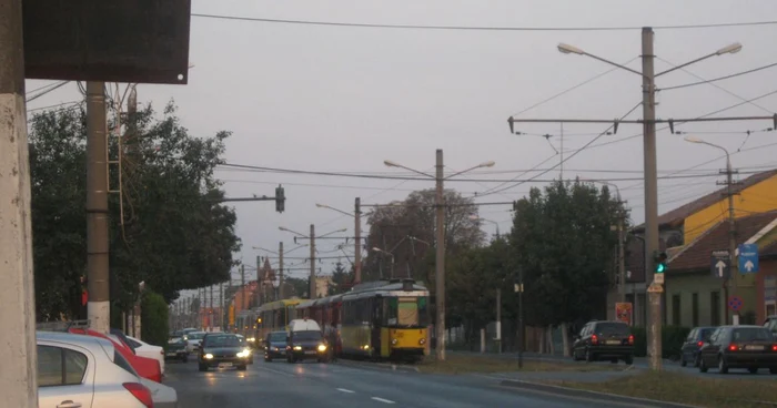 Vagonul defect a ţinut şi celelalte tramvaie pe loc 