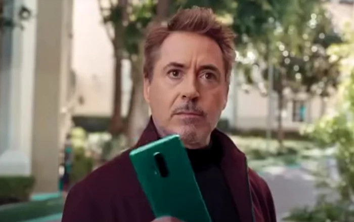 Robert Downey Jr. cu OnePlus 8 Pro. CAPTURA Youtube