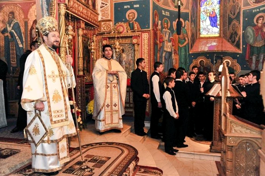 Corneliu Bârlădeanu, în prezenţa unor elevi de la Seminarul din Huşi FOTO Ziarul Lumina