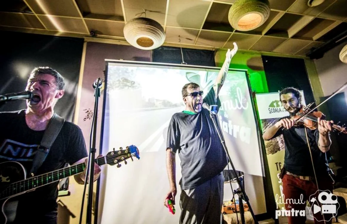 Cu Artan la voce, Partizan şi-a spus cuvântul pe scena
punk-rock-ului începând din 2001, cu piese ironice şi pline de
haz, precum „Păpuşea masculină“ sau „Fata mea“ FOTO
Facebook