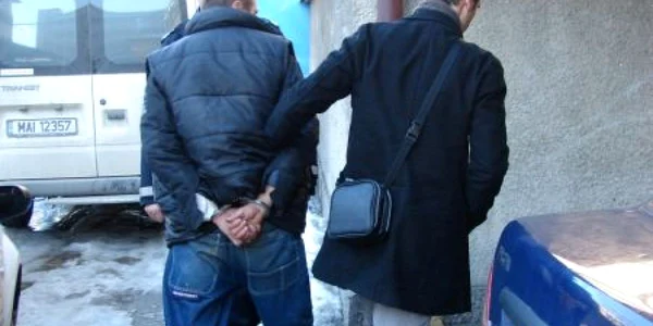 Tânărul prins la furat va fi prezentat Parchetului de pe lângă Judecătoria Strehaia. Foto: IPJ Mehedinţi