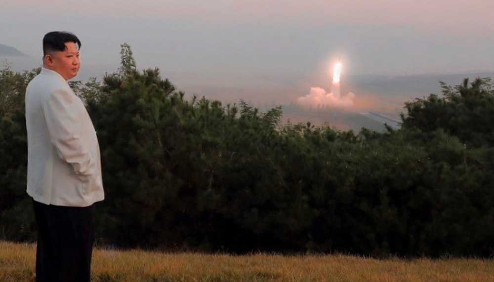 Kim Jong Un supraveghează un test cu rachetă. Liderul coreean cere pregătire totală a forțelor nucleare