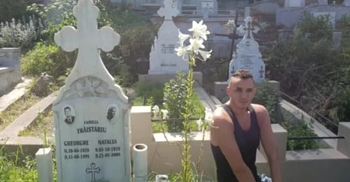 Mihai Trăistariu, la mormântul mamei