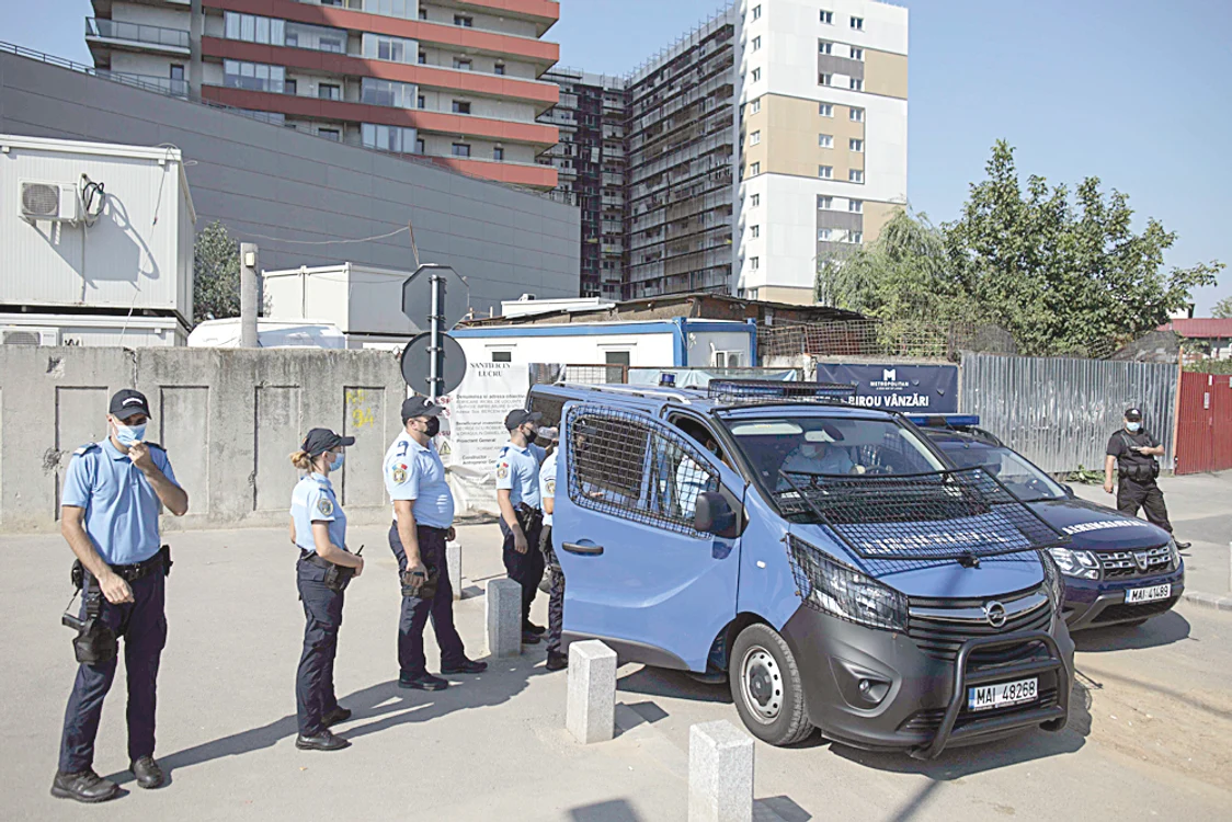 Jandarmii au rămas să păzească şantierul