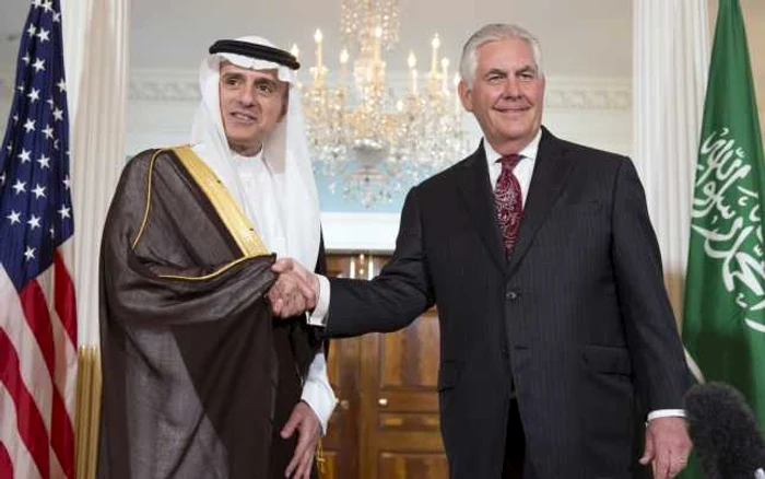 Rex Tillerson alături de ministrul de Externe al Arabiei Saudite/ Foto: EPA