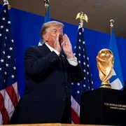 Donald Trump nu poate lipsi de la ceremonie jpg