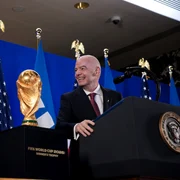 Donald Trump nu poate lipsi de la ceremonie jpg