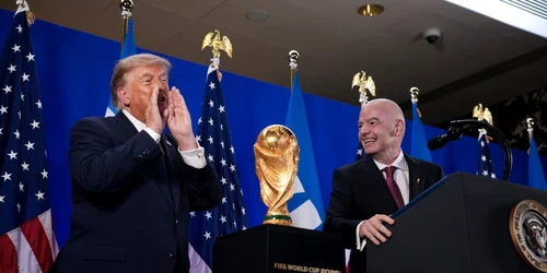 Donald Trump nu poate lipsi de la ceremonie jpg