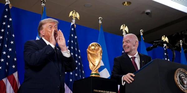 Donald Trump nu poate lipsi de la ceremonie jpg