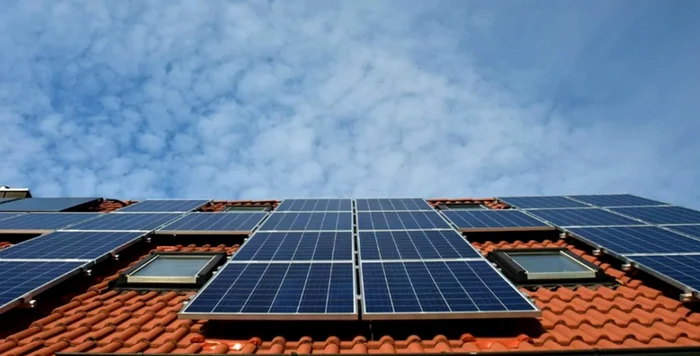 Era panourilor solare tradiționale ar putea fi pe cale să se încheie. Foto: arhiva.