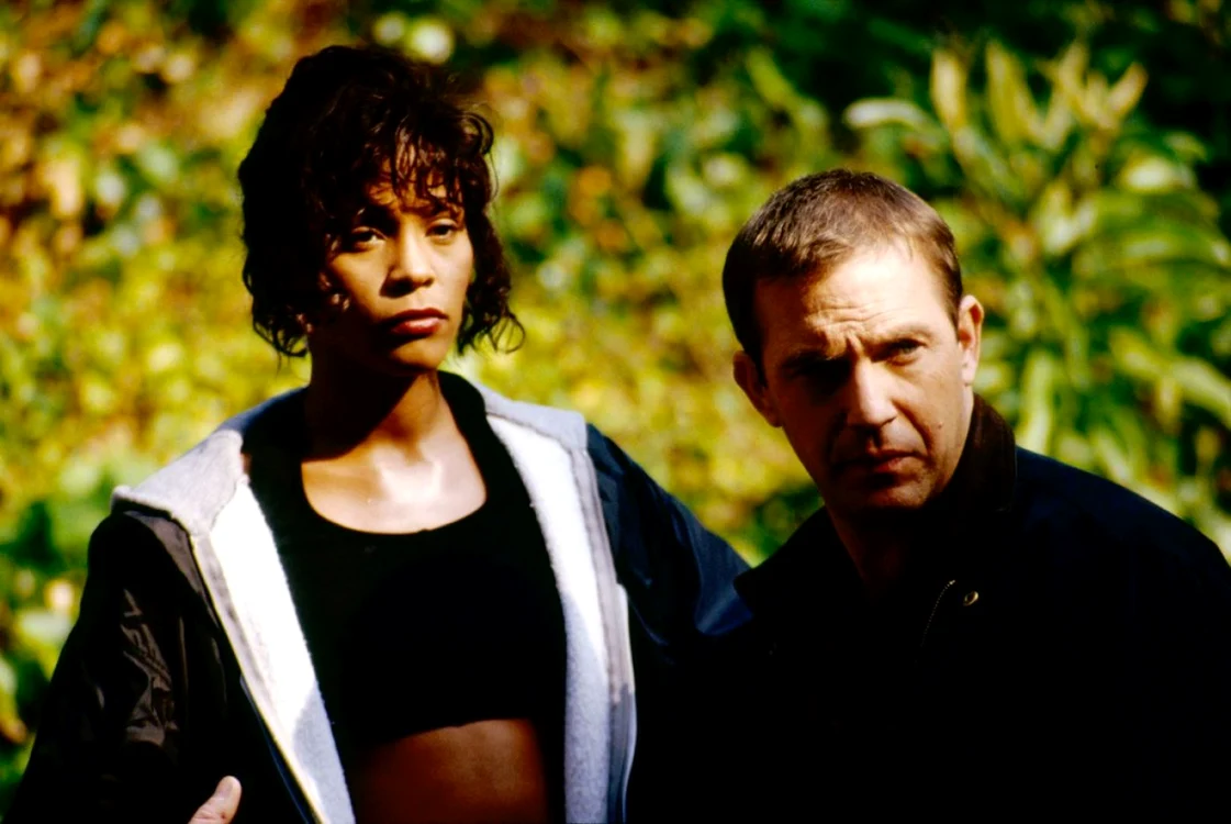 Kevin Costner şi Whitney Houston au jucat împreună în Bodyguard (Foto: Profimedia).