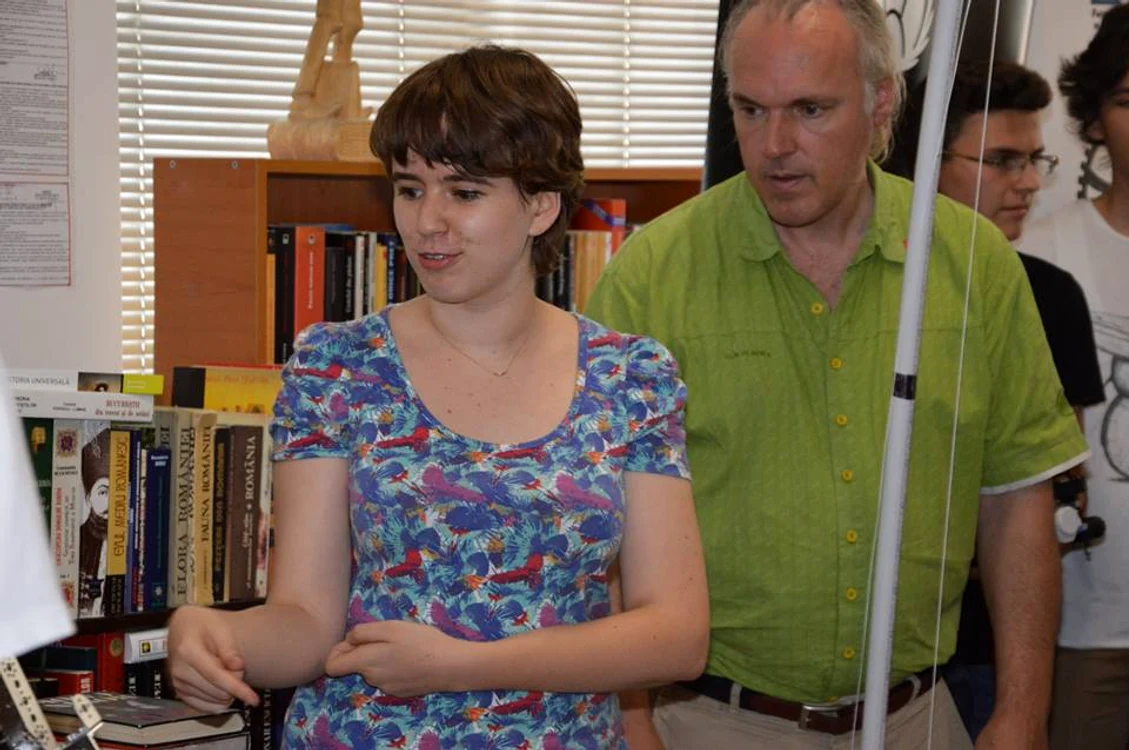 
    Diana (16 ani) are o pasiune neobişnuită pentru o fată, robotica  