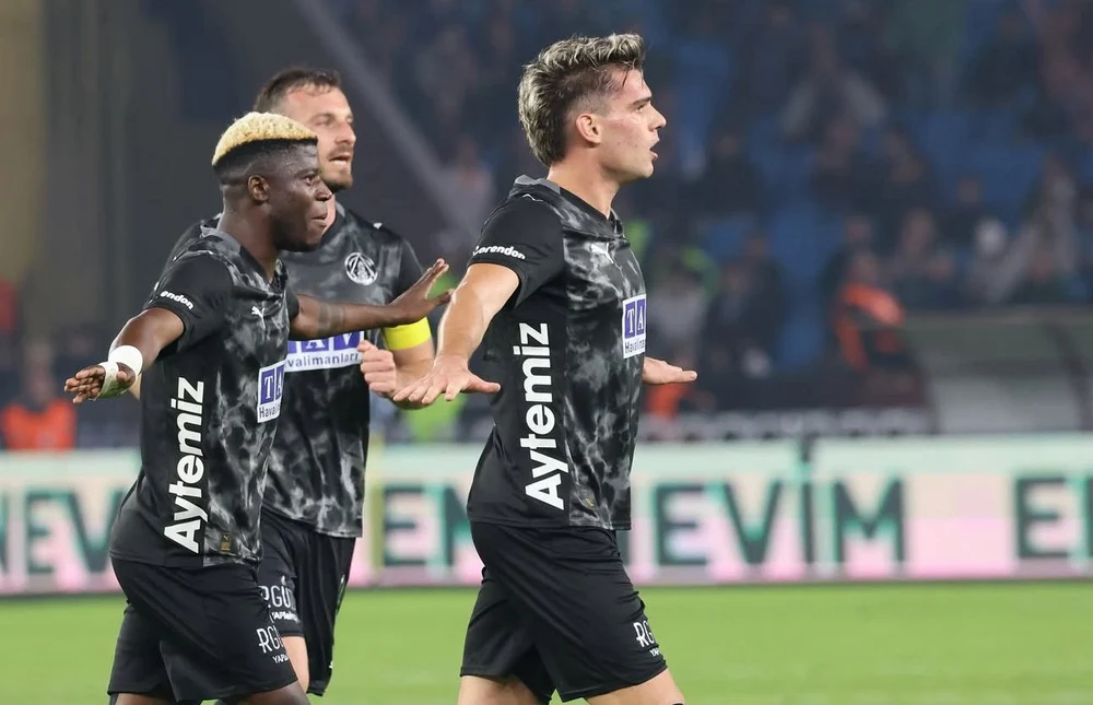 Ianis Hagi i-a lăsat mască pe turci, cu un gol de senzație marcat pentru Alanyaspor. „Parcă e Gheorghe Hagi pe teren”