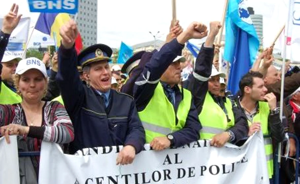 
    Lucrătorii din penitenciare au fost prezenţi şi la mitingul din 19 mai de la Bucureşti (Foto: Liviu Ghinea)  