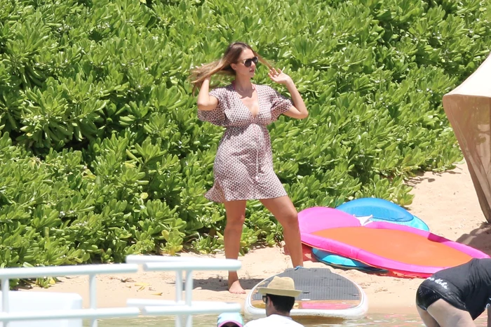 *EXCLUSIVE* Jessica Alba hits the beach with a little baby bump jpeg
