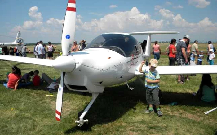 Mitingurile aviatice sunt o tradiţie anuală la Aerodromul Strejnic FOTO Adevărul Ploieşti