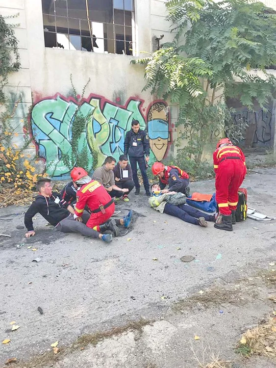 Salvatorii SMURD  acordă primul ajutor