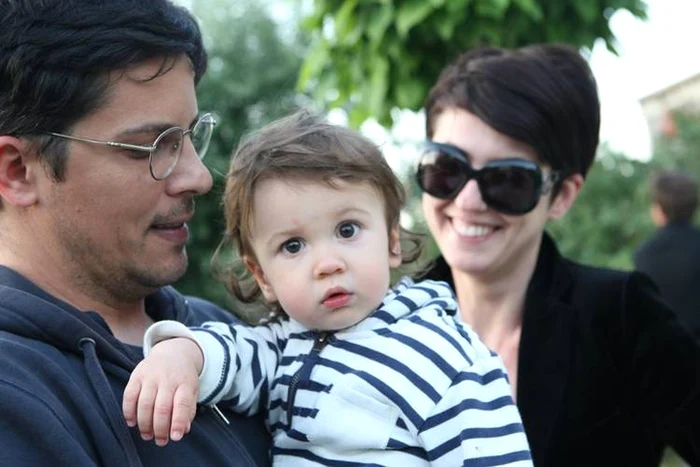 Lucian Viziru, fericit, alături de soţia lui, Ema, dar şi de Mihăiţă