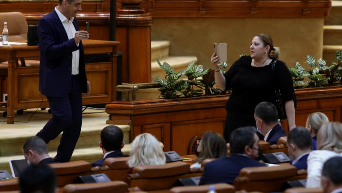 Diana Sosoaca si George Simion, "razboi" total in Parlamentul Romaniei