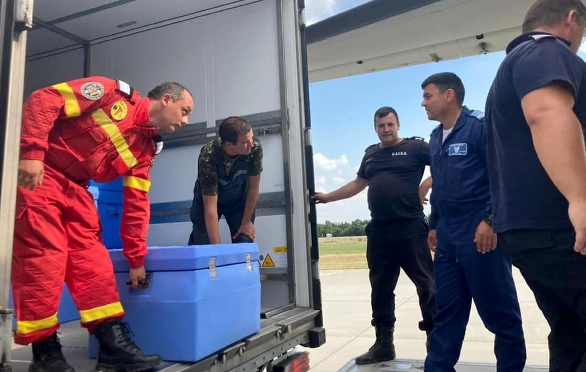 Dozele au fost transportate cu un avion Spartan foto: DSU