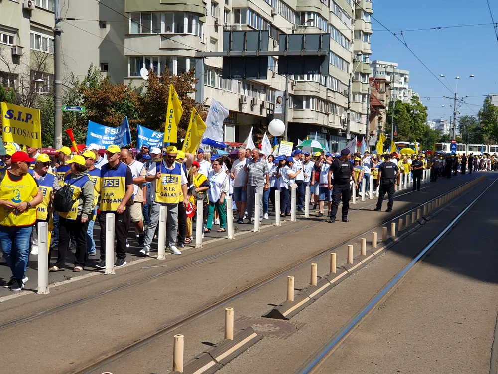 Pasajul Basarab a fost luat în stăpânire de protestatari.