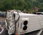 Accidentul de pe DN 7 - E 81 Bujoreni - Vâlcea microbuz plin cu pasageri răsturnat Foto Adevărul