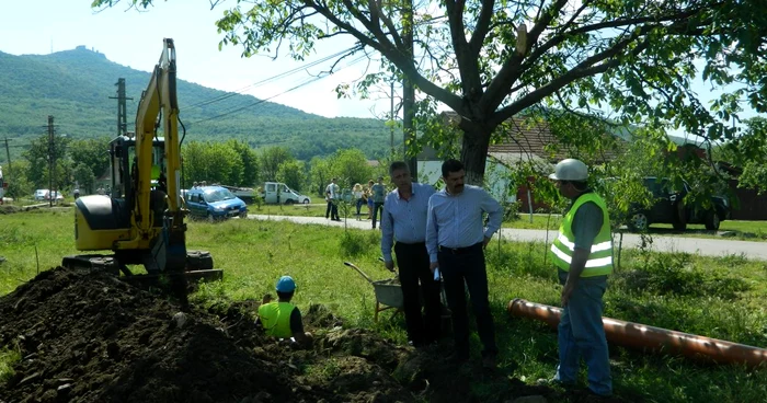 Lucrările de canalizare sunt în toi