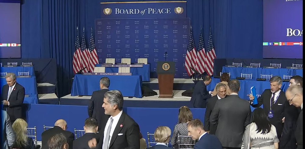  Nicușor Dan s-a fotografiat cu un controversat președinte libertarian la reuniunea Consiliului pentru Pace de la Washington