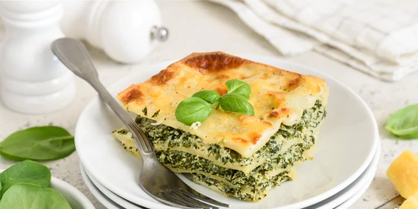 Lasagna cu spanac  Sursa foto shutterstock 1738952648 jpg